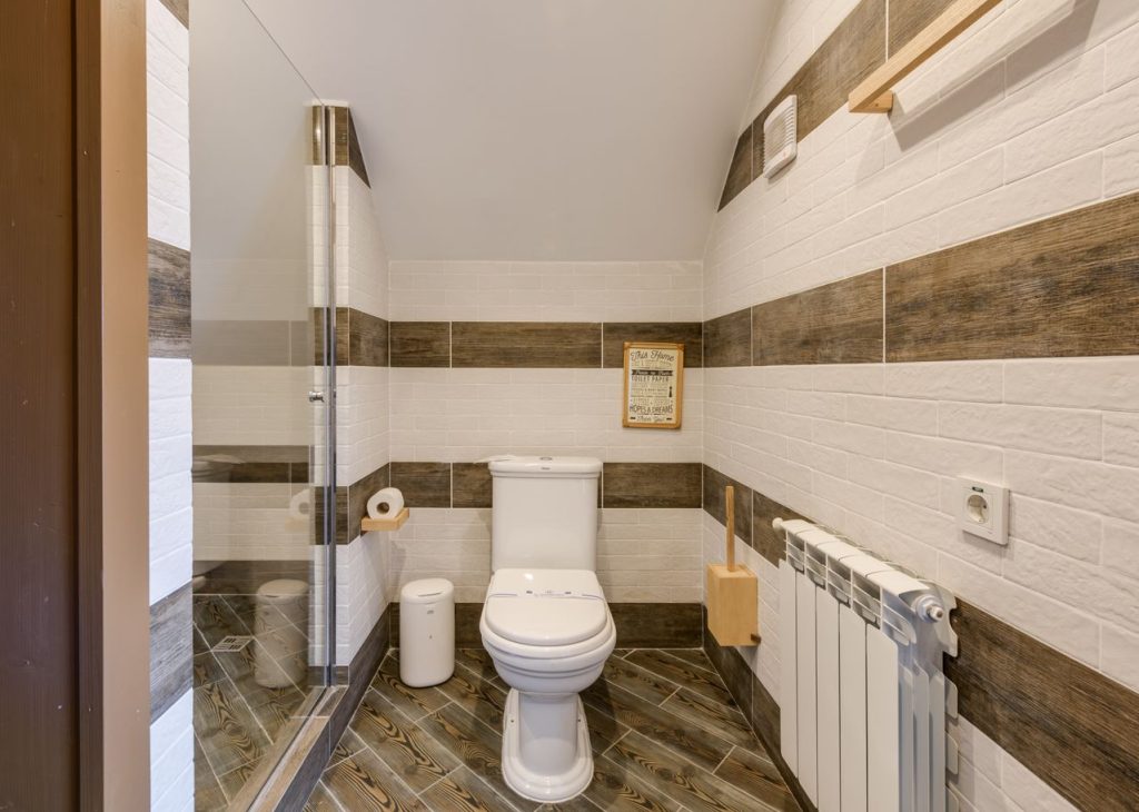 small bathroom layout